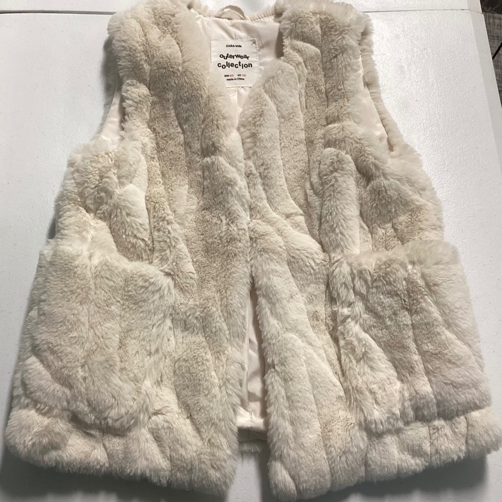 ZARA Girls Cream Fur Vest Size 8/9